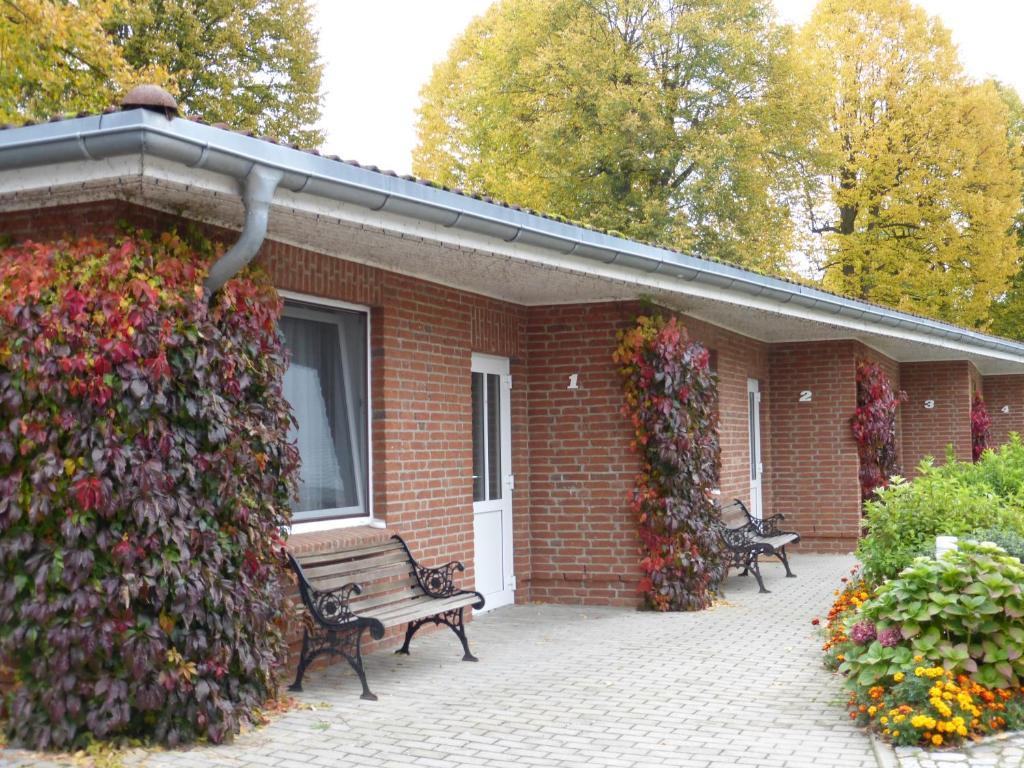 Hotel Am Schlosspark Mallin Exteriör bild